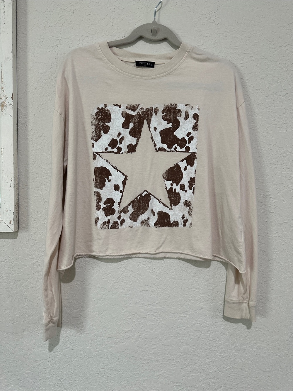 Zutter Cream Long-Sleeve Star Graphic Crop Top